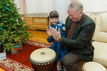 Африканские барабаны в Доме Советов